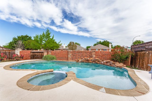 3713 Applesprings Drive, Fort Worth, TX 76244