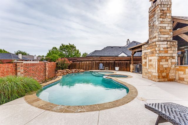 3713 Applesprings Drive, Fort Worth, TX 76244