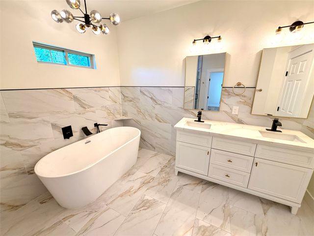 1720 Lloyd Avenue, Fort Worth, TX 76105