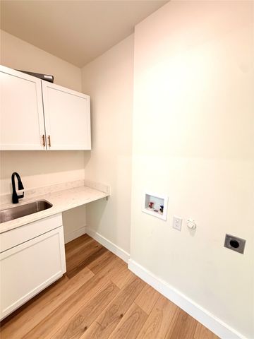 1720 Lloyd Avenue, Fort Worth, TX 76105