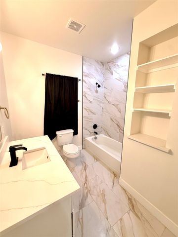 1720 Lloyd Avenue, Fort Worth, TX 76105