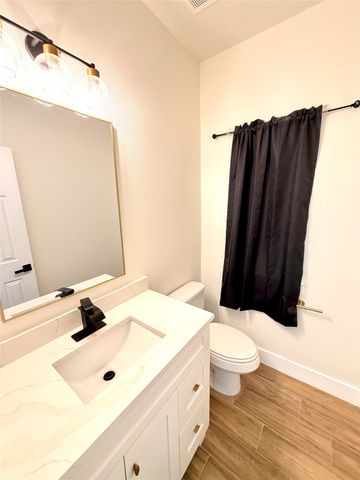 1720 Lloyd Avenue, Fort Worth, TX 76105