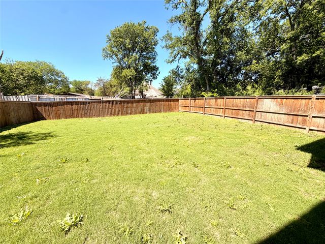 1720 Lloyd Avenue, Fort Worth, TX 76105