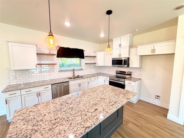 1720 Lloyd Avenue, Fort Worth, TX 76105