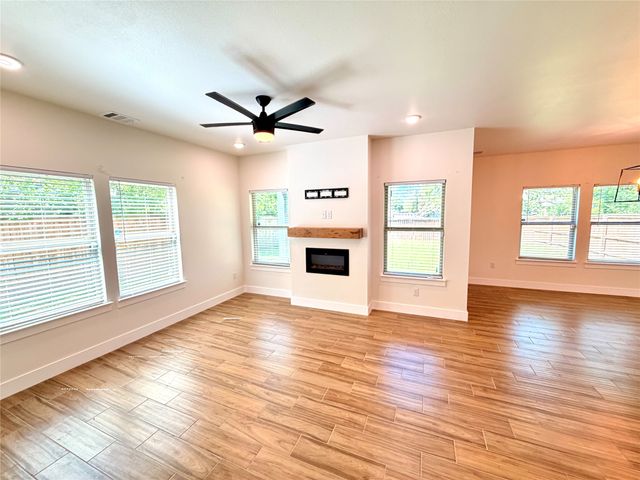 1720 Lloyd Avenue, Fort Worth, TX 76105