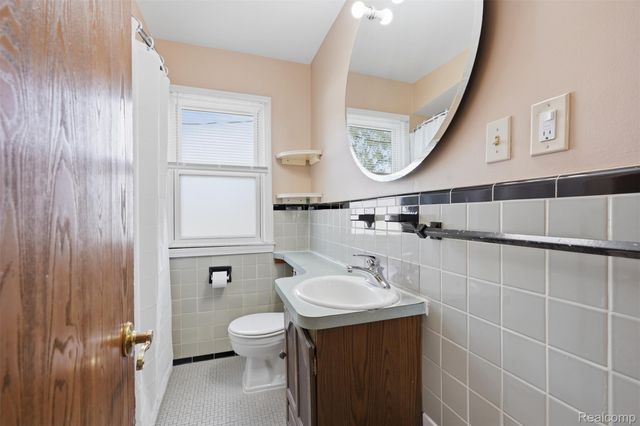 32600 W Chicago Street, Livonia, MI 48150