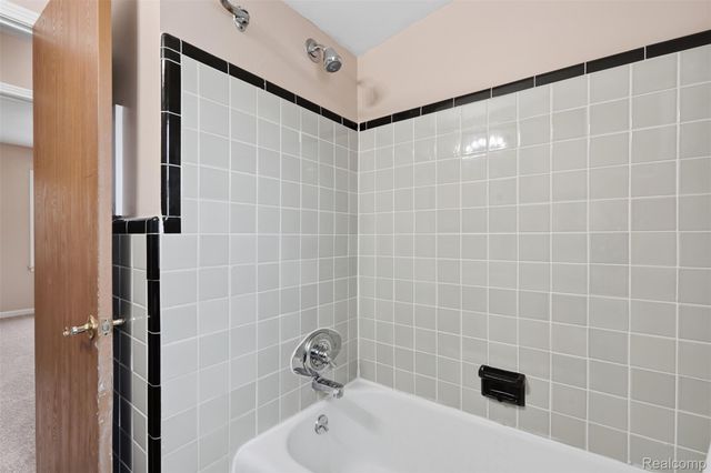 32600 W Chicago Street, Livonia, MI 48150