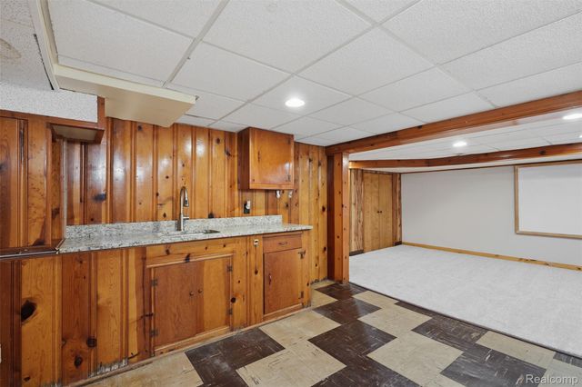 32600 W Chicago Street, Livonia, MI 48150