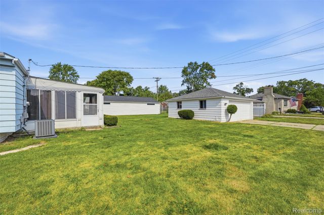 32600 W Chicago Street, Livonia, MI 48150