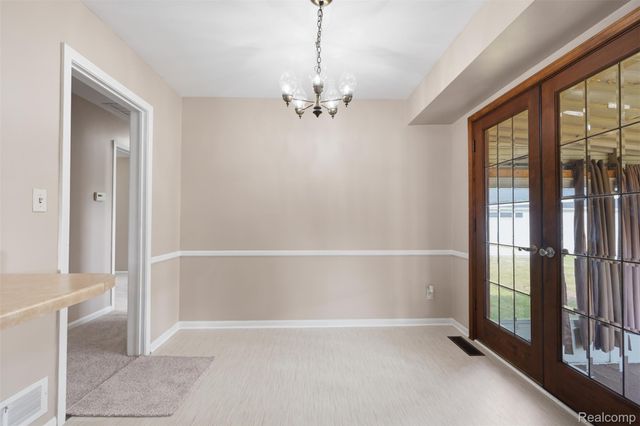 32600 W Chicago Street, Livonia, MI 48150