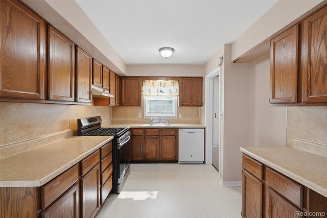 32600 W Chicago Street, Livonia, MI 48150