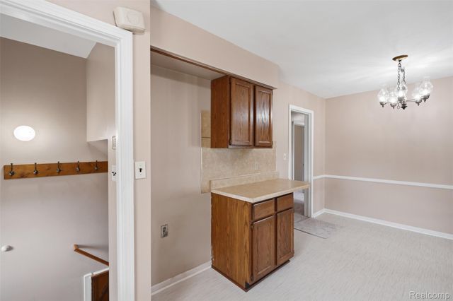 32600 W Chicago Street, Livonia, MI 48150