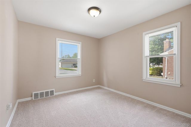 32600 W Chicago Street, Livonia, MI 48150