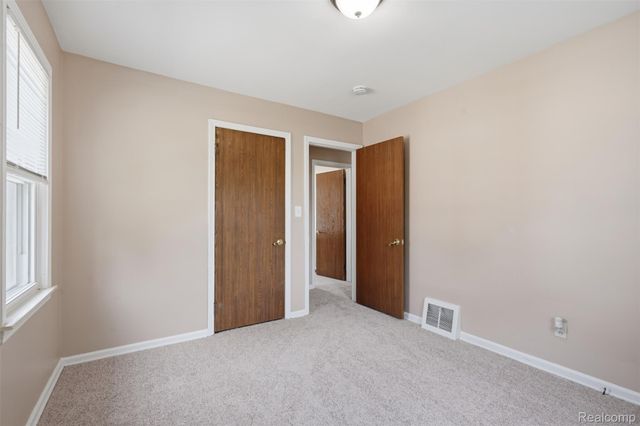 32600 W Chicago Street, Livonia, MI 48150