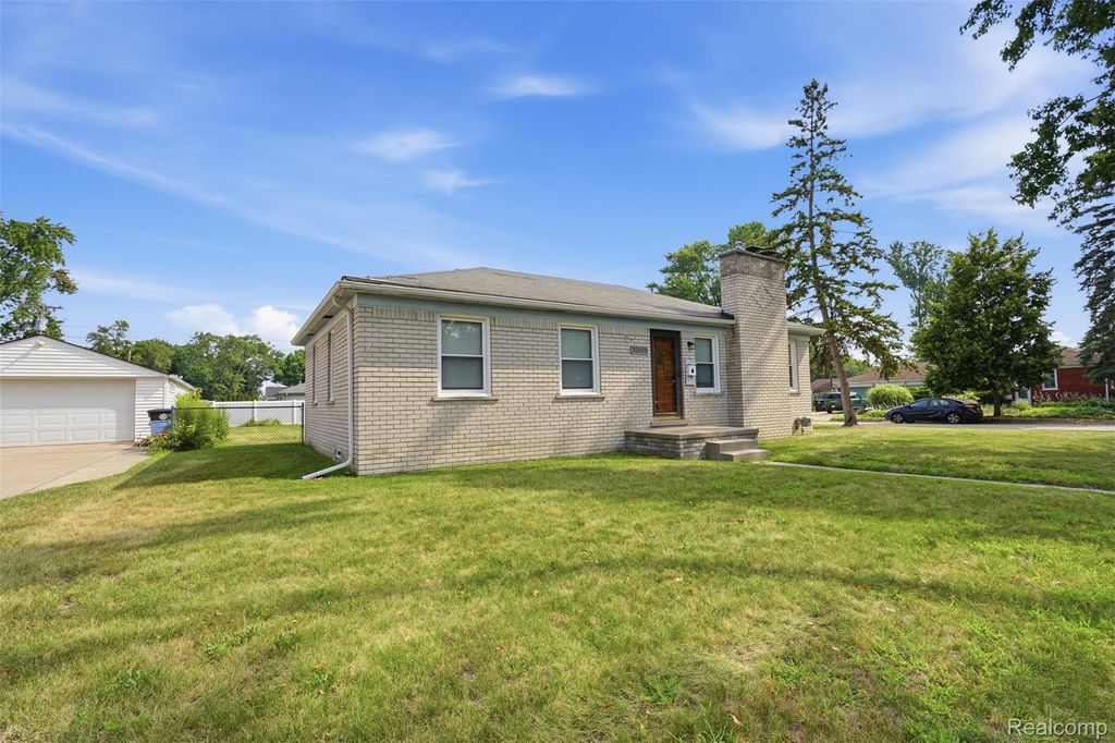 32600 W Chicago Street, Livonia, MI 48150
