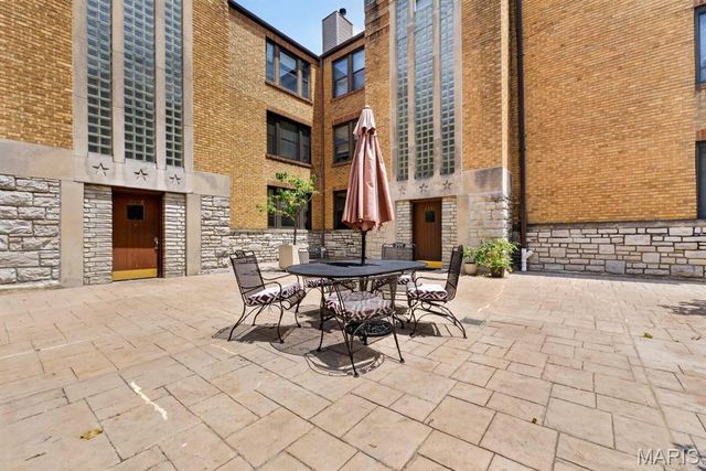 7559 Byron Place 1E, Clayton, MO 63105