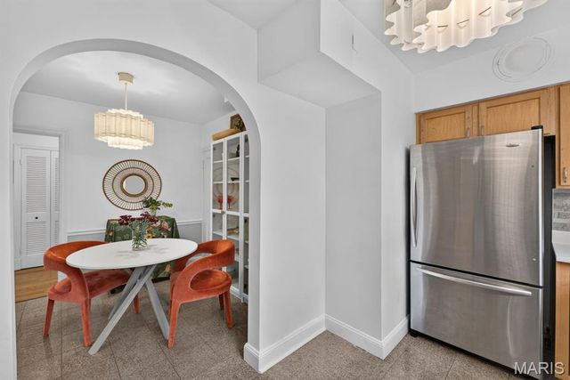 7559 Byron Place 1E, Clayton, MO 63105