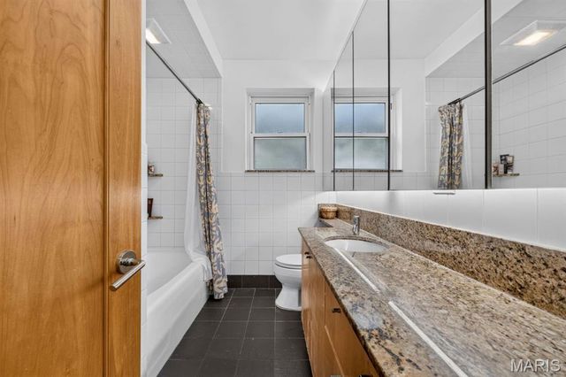7559 Byron Place 1E, Clayton, MO 63105