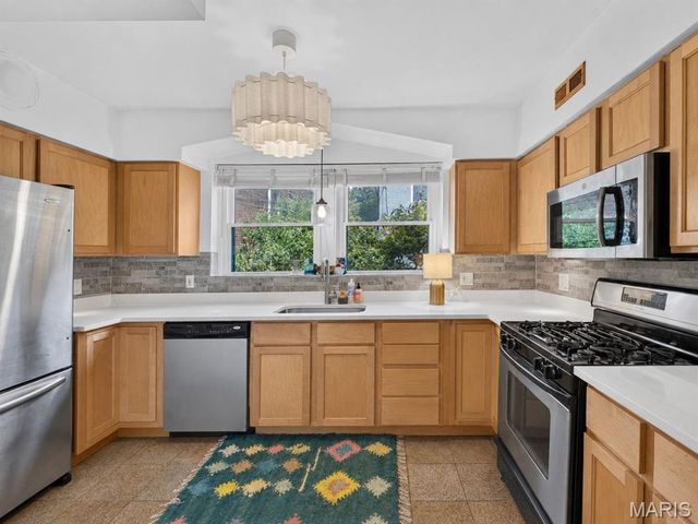 7559 Byron Place 1E, Clayton, MO 63105