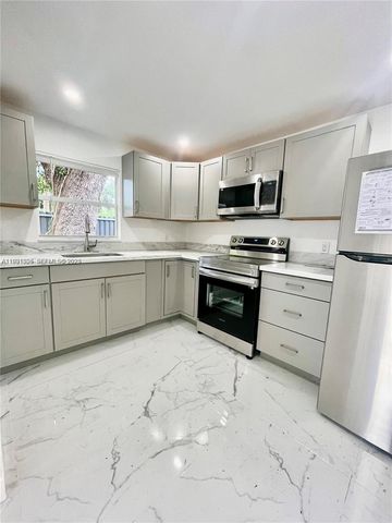 18500 NE 1st Ct 2, Miami, FL 33179