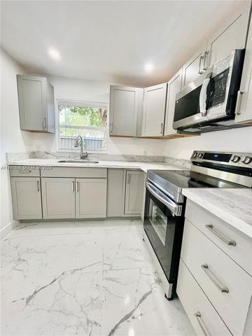 18500 NE 1st Ct 2, Miami, FL 33179