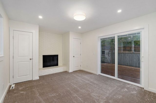 1424 S Rogers Avenue, Springfield, MO 65804