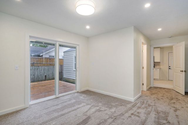 1424 S Rogers Avenue, Springfield, MO 65804