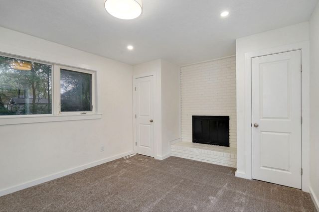 1424 S Rogers Avenue, Springfield, MO 65804