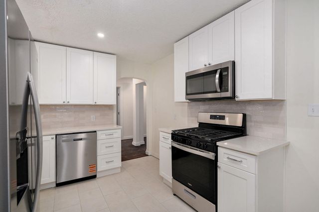 1424 S Rogers Avenue, Springfield, MO 65804