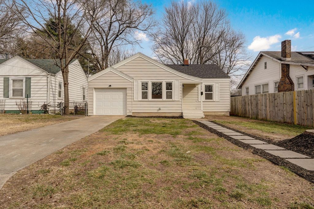 1424 S Rogers Avenue, Springfield, MO 65804