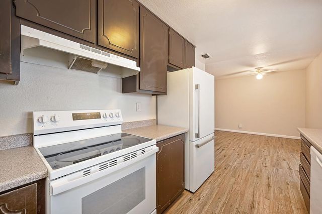 8287 Newfield Cir, Sacramento, CA 95828