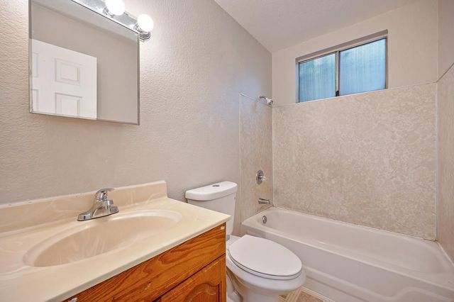 8287 Newfield Cir, Sacramento, CA 95828