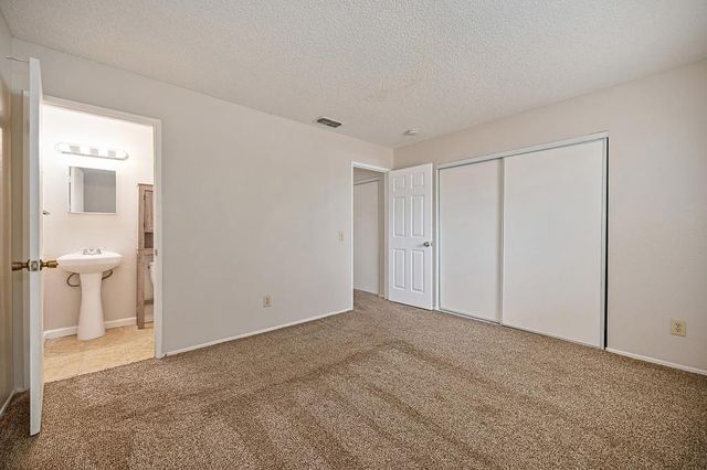 8287 Newfield Cir, Sacramento, CA 95828