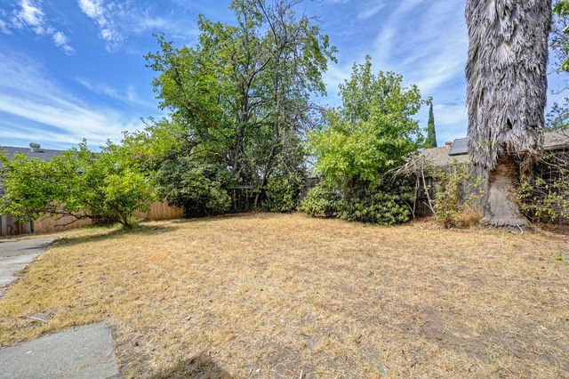 8287 Newfield Cir, Sacramento, CA 95828