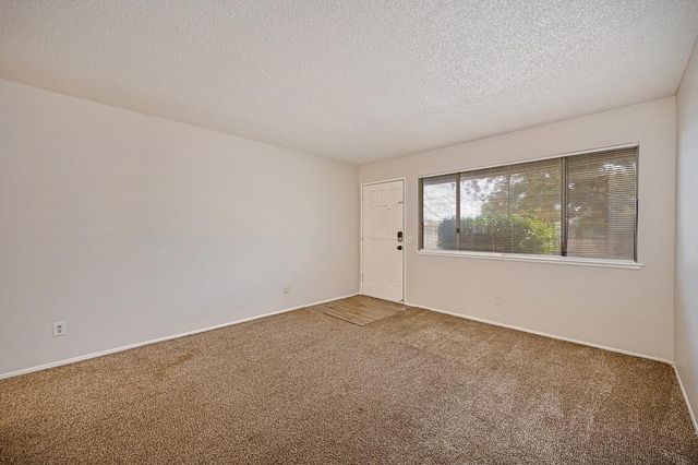 8287 Newfield Cir, Sacramento, CA 95828