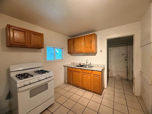 201 W Worth, Stockton, CA 95206