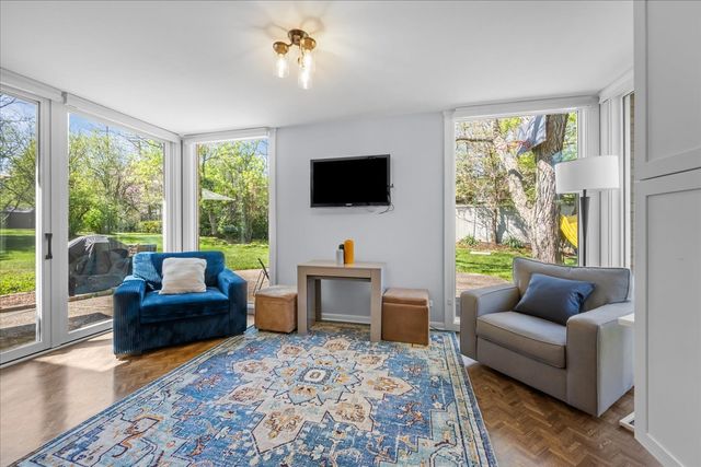 943 Marvell Lane, Highland Park, IL 60035
