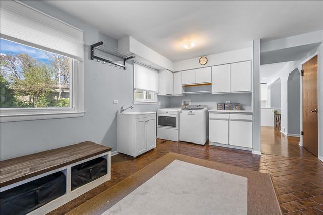 943 Marvell Lane, Highland Park, IL 60035