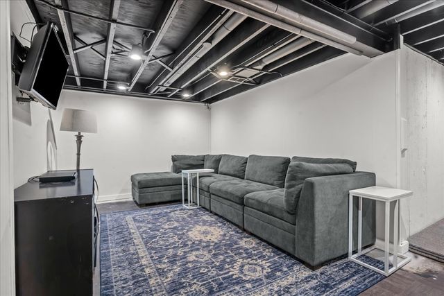 943 Marvell Lane, Highland Park, IL 60035