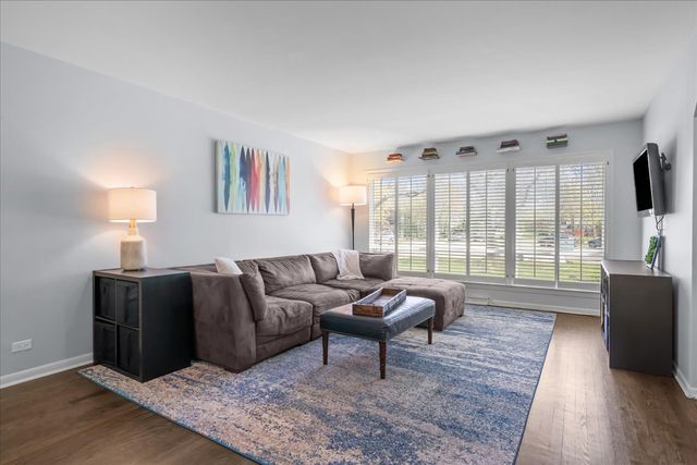 943 Marvell Lane, Highland Park, IL 60035
