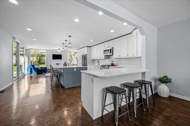 943 Marvell Lane, Highland Park, IL 60035