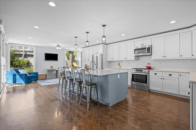 943 Marvell Lane, Highland Park, IL 60035