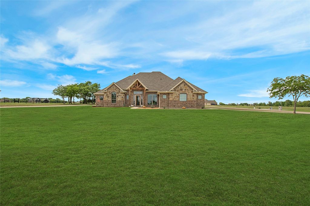 1099 Tawakoni Lane, Wills Point, TX 75169