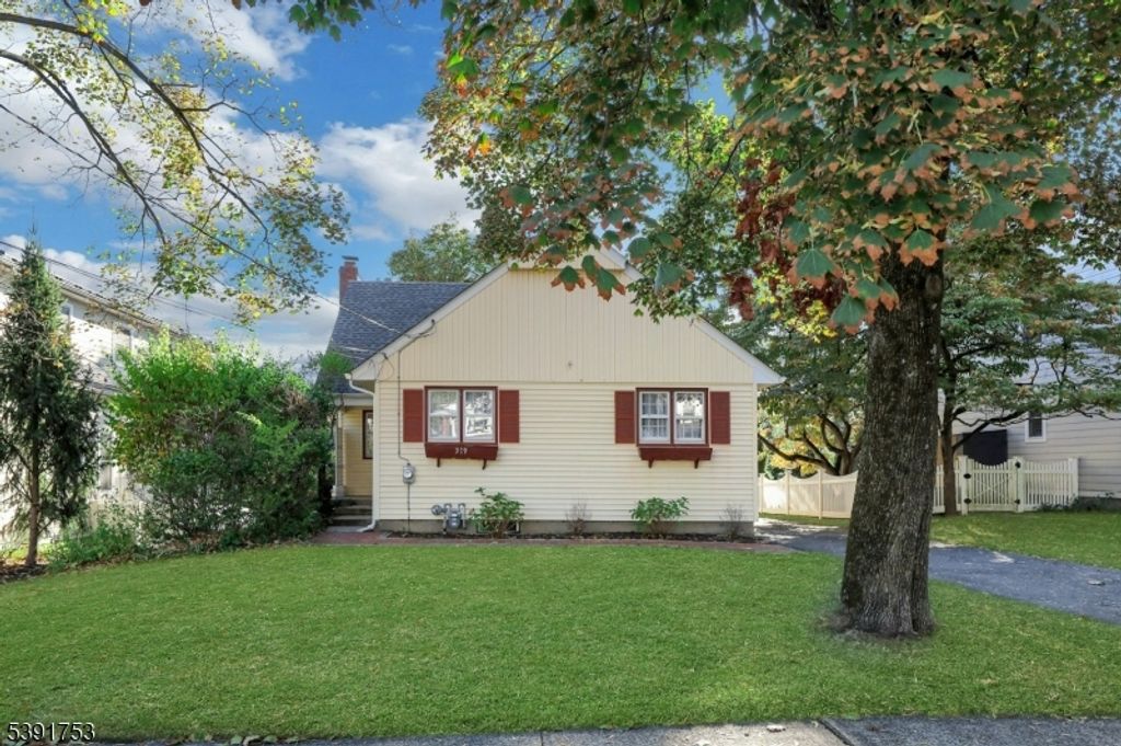 319 Walthery Ave, Ridgewood Village, NJ 07450