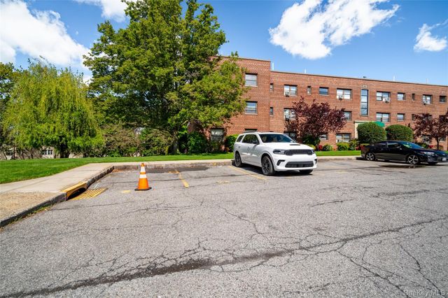 25 Shady Glen Court 2C, New Rochelle, NY 10805