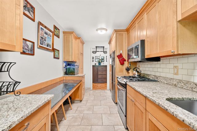 25 Shady Glen Court 2C, New Rochelle, NY 10805