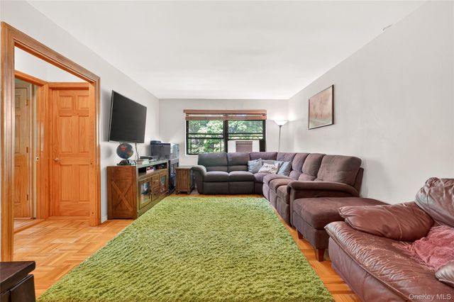 25 Shady Glen Court 2C, New Rochelle, NY 10805