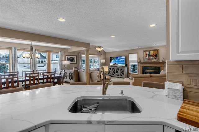 30 Willow Ridge Lane, Lancaster, NY 14086