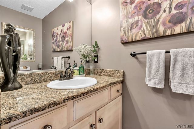 30 Willow Ridge Lane, Lancaster, NY 14086