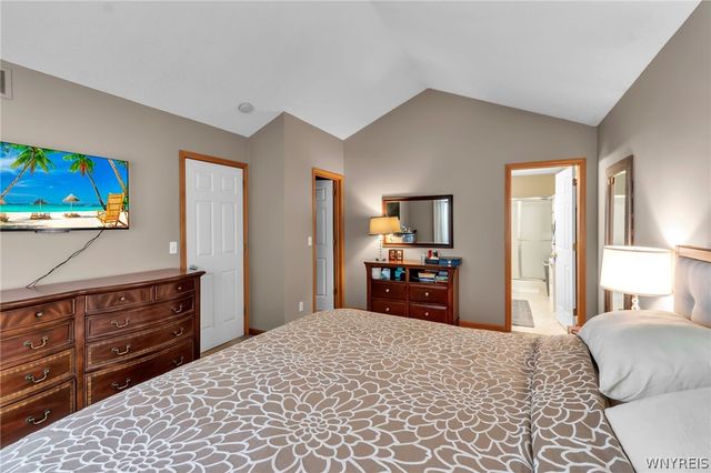 30 Willow Ridge Lane, Lancaster, NY 14086